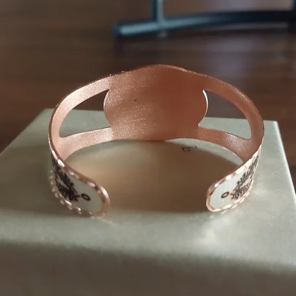 Diamond cut horse cuff bracelet- NWOT - Picture 5 of 6